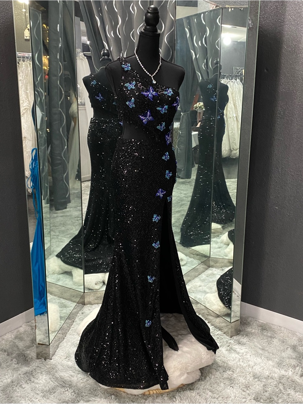 Amarra 88556 One-Shoulder Butterfly Embellished Prom Gown - black size 4